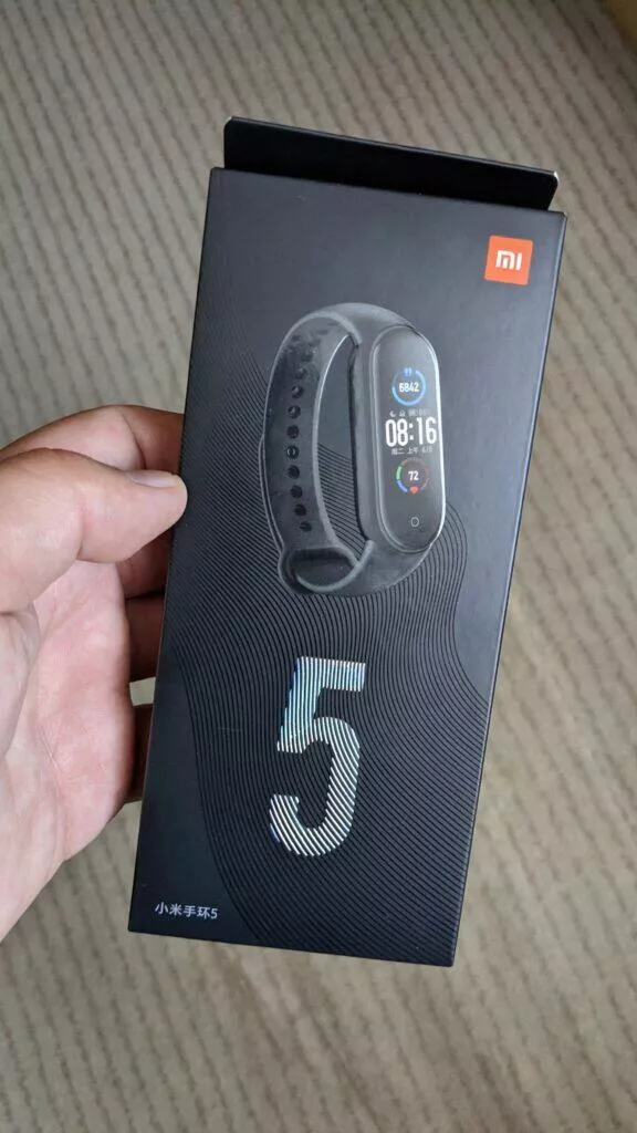 testování Xiaomi Mi Band 5 krabička přední strana
