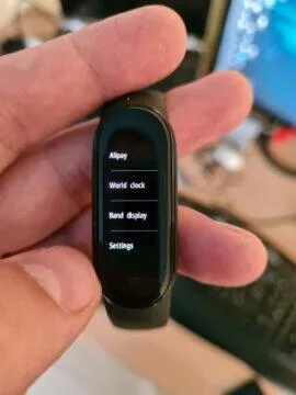 Xiaomi Mi Band 5 menu alipay světové hodiny ciferník nastavení