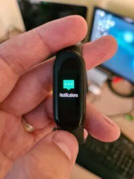 Xiaomi Mi Band 5 menu notifikace