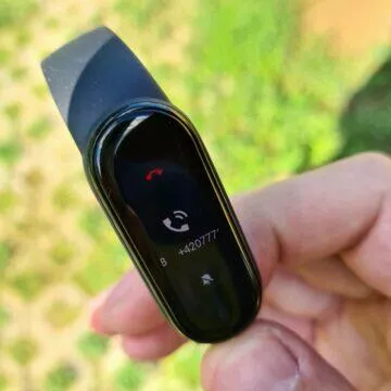 Xiaomi Mi Band 5 příchozí hovor