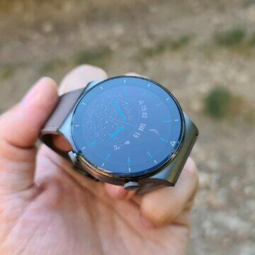 Huawei Watch GT2 Pro zrcadlo ruka ciferník
