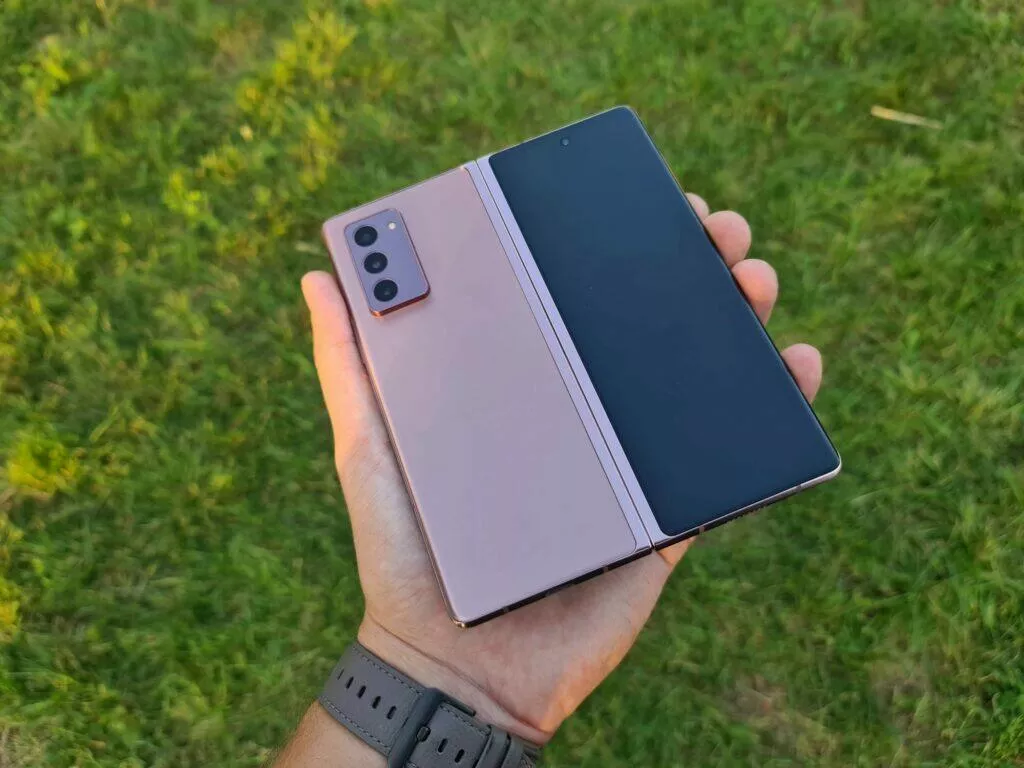 přední displej a fotoaparáty