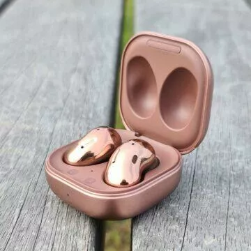 Samsung Galaxy Buds Live detail čtverec lavice