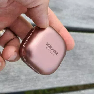 Samsung Galaxy Buds Live detail čtverec pouzdro