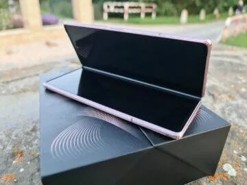 Samsung Galaxy Z Fold2 velký displej L