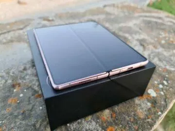 Samsung Galaxy Z Fold2 velký displej plocha