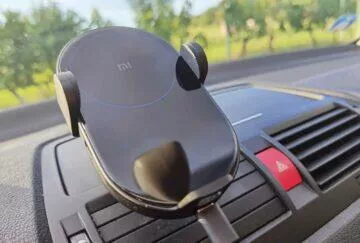 Xiaomi Mi 20W Wireless Car Charger zapnutý