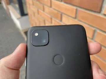 Google Pixel 4a fotoaparát