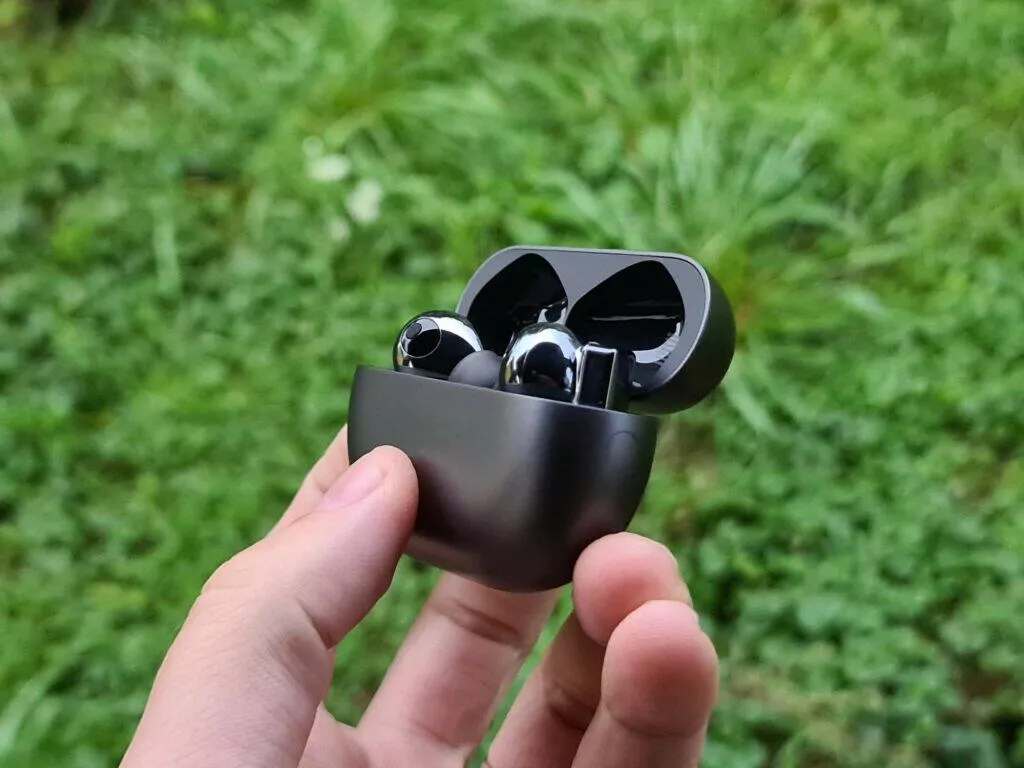 Huawei FreeBuds Pro pouzdro otevřené bok