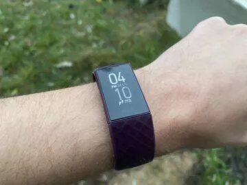 fitbit charge 4 CZ recenze