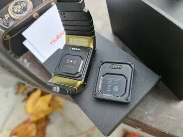 Nubia Watch balení nabíječka