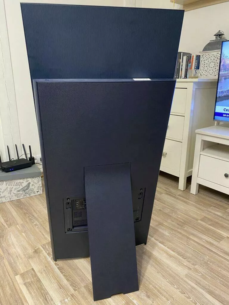 zadní strana sero tv