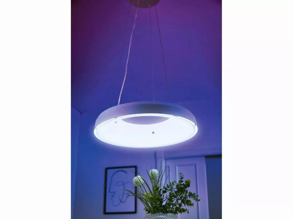 zavesne led svitidlo v pokoji