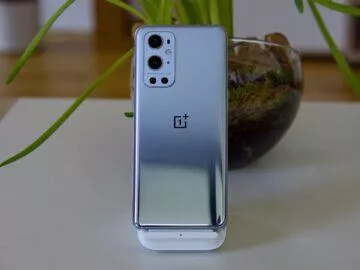 OnePlus 9 Pro zadní strana