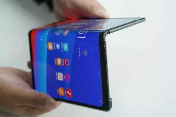 oppo ohebný mobil