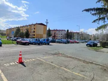 OnePlus 9 test fotoaparátu parkoviště