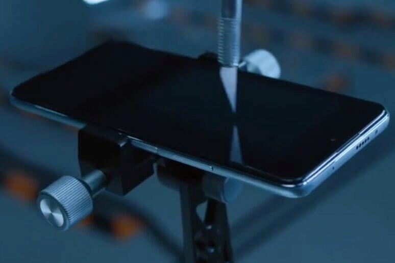 testování odolnosti telefonu Redmi Note 10 Pro video