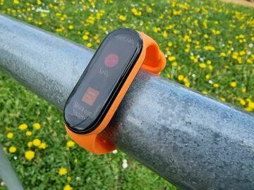 Xiaomi Mi Band 6 menu SpO2 historie aktivit