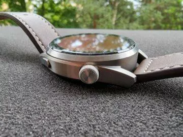 Huawei Watch 3 Pro design horní tlačítko korunka haptická odezva