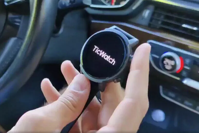 TicWatch E3 na videu