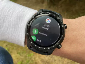 zlepšení baterie u wear os hodinek