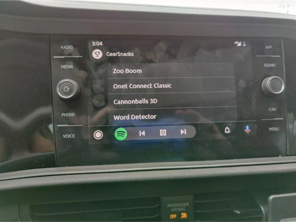 Android Auto dotykové hry hraní GearSnacks nabídka