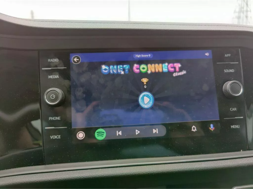 Android Auto dotykové hry hraní GearSnacks Onet Connect