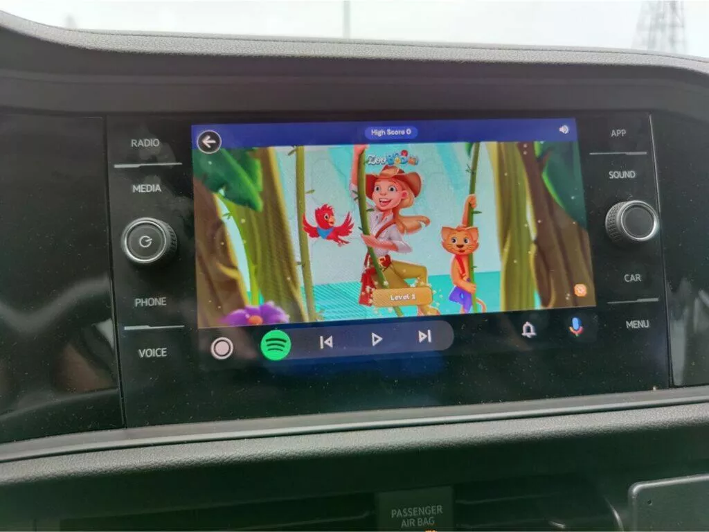 Android Auto dotykové hry hraní GearSnacks Zoo Boom