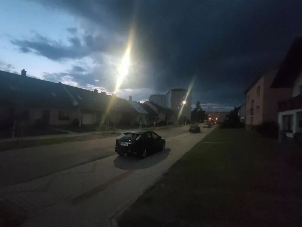 fotografie z noci Oppo Reno5 5G