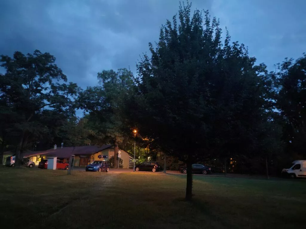 Oppo Reno5 5G fotografie noční