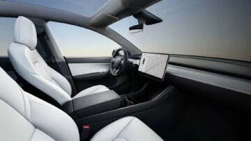 tesla model y interiér