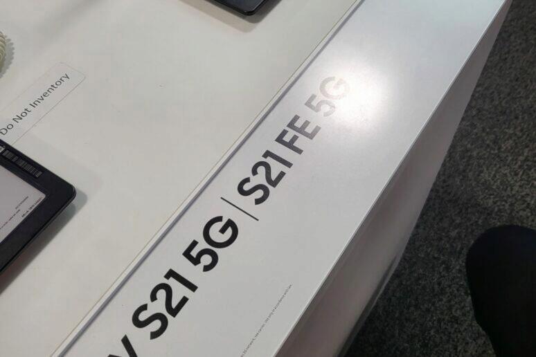 Samsung Galaxy S21 FE datum představení pult