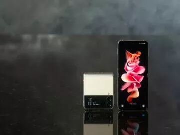 Samsung Galaxy Z Flip3 čelo displej