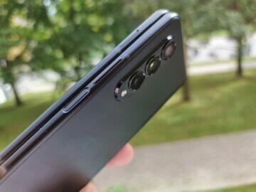 Samsung Galaxy Z Fold3 recenze design fotoaparáty tlačítka