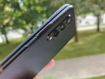 Samsung Galaxy Z Fold3 recenze design fotoaparáty tlačítka