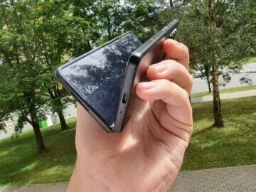 Samsung Galaxy Z Fold3 recenze design spodní hrana konektor