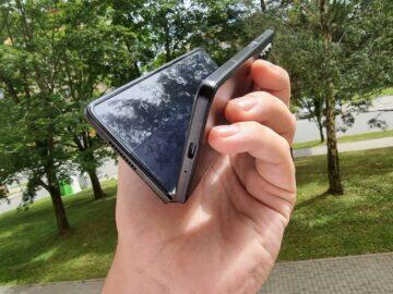 test Samsung Galaxy Z Fold3 spodní hrana