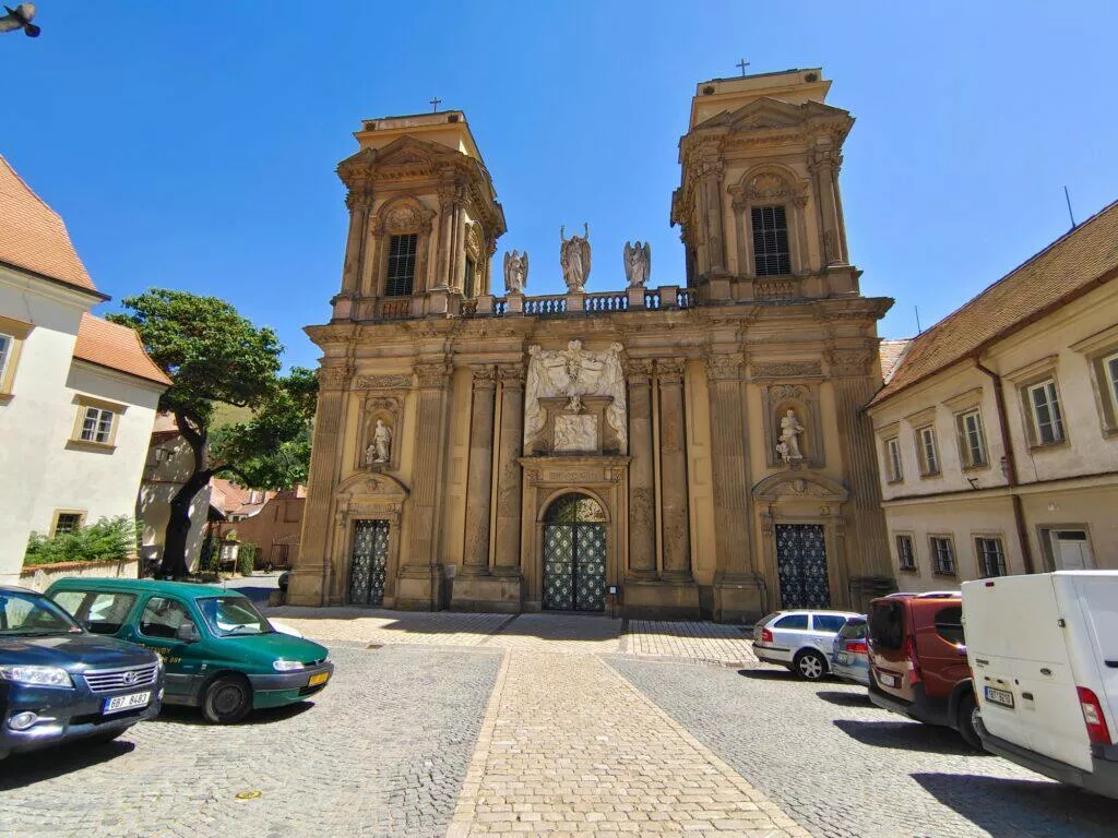 vivo x60 pro ultrasirokouhly fotoaparat kostel