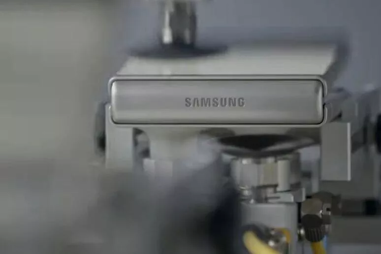 Samsung Galaxy Z Flip3 Z Fold3 testy odolnosti Samsung Galaxy Z Flip3 Z Fold3 testy odolnosti