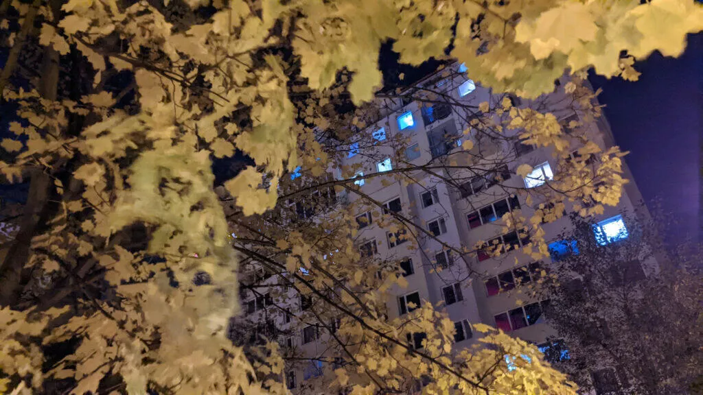 Google Pixel 5 fotky v noci