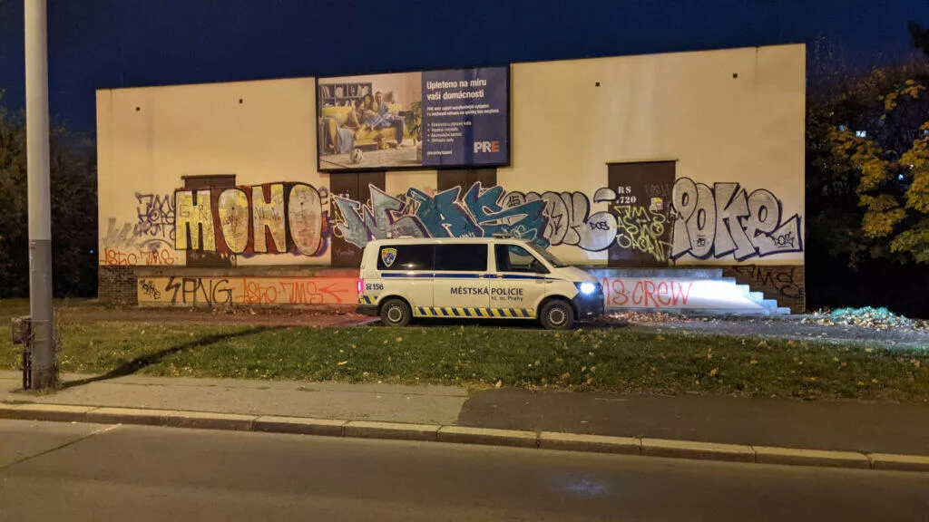 Google Pixel 5 policejní auto
