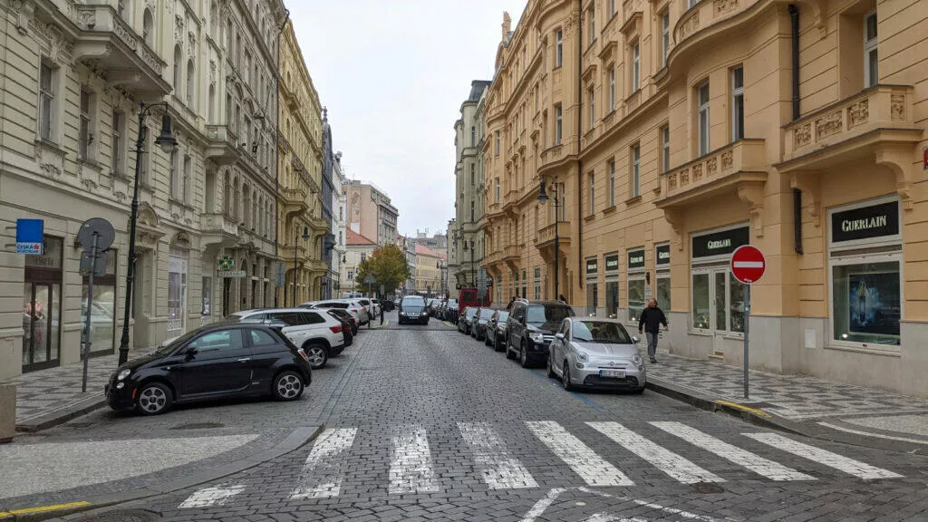 google pixel 5 praha ulice