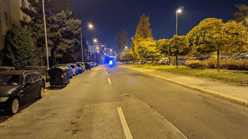 Google Pixel 6 fotky večer v noci