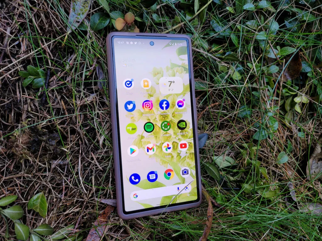 google pixel 6 kinda coral v obalu