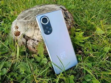 Huawei Nova 9 recenze design pařez záda fotoaparáty