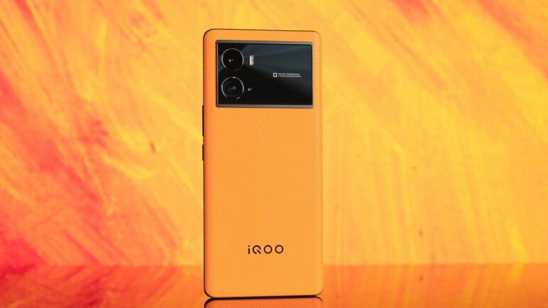 iQOO 9 Pro Unboxing & Review: Xiaomi 12 Pro Killer? [English]
