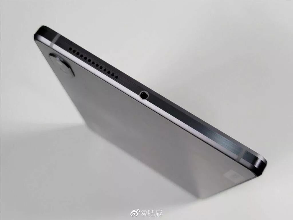 Lenovo Legion Y700 herní tablet únik jack reproduktor
