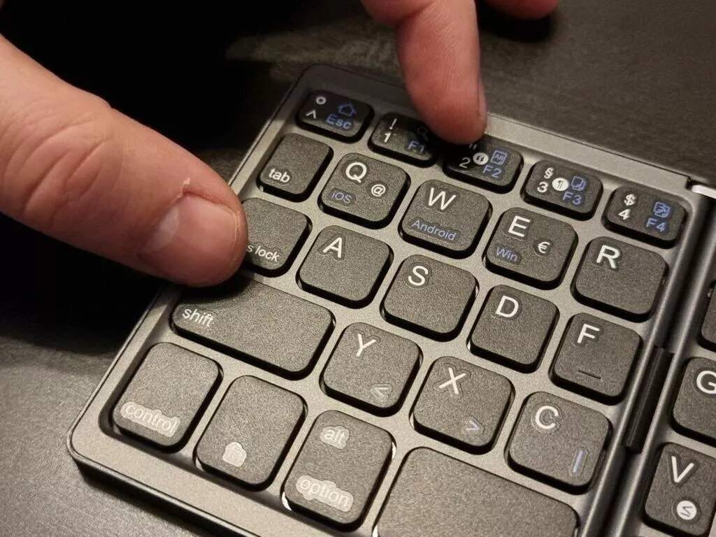 skládací bezdrátová Bluetooth klávesnice Jelly Comb shift