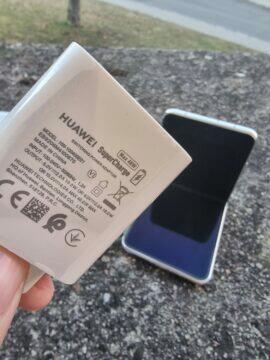 Huawei P50 Pocket recenze balení nabíječka