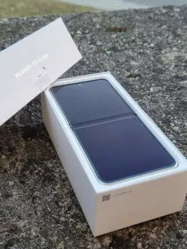 Huawei P50 Pocket recenze balení telefon